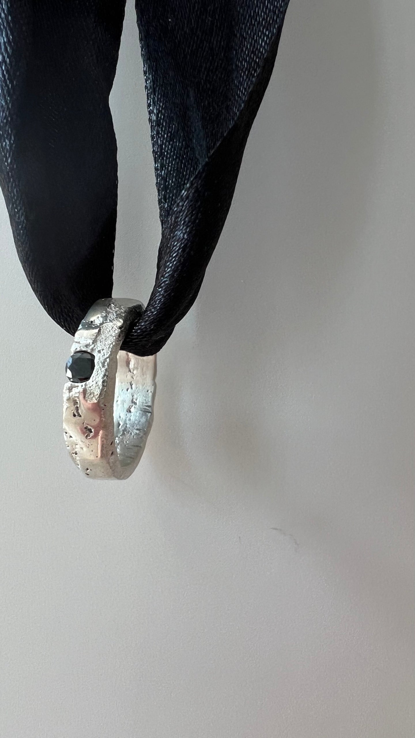 Anello materico ONLY BLACK