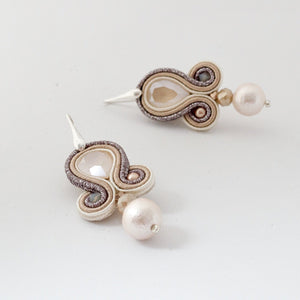 EDEF. Orecchini con monachella SOFT BRIDE: cristalli Swarovski, perla Swarovski, Perla cotone, cristalli, soutache, monachella argento 925
