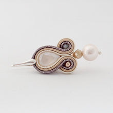Carica l&#39;immagine nel visualizzatore di Gallery, EDEF. Orecchini con monachella SOFT BRIDE: cristalli Swarovski, perla Swarovski, Perla cotone, cristalli, soutache, monachella argento 925