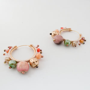 EDEF. Orecchini a cerchio CIRCLE: charm lava con placcatura d'orata, quarzo rosa,cristalli, soutache, cerchio argento 925