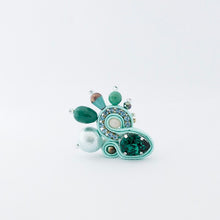Carica l&#39;immagine nel visualizzatore di Gallery, EDEF. Orecchini con perno LOVE GRREN. amazzonite, cristalli Swarovski, perla di cotone, gocce di vetro ceco, cristalli, catena strass, soutache, perno nickel free