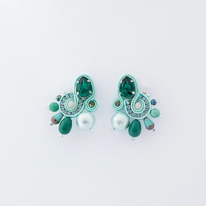EDEF. Orecchini con perno LOVE GRREN. amazzonite, cristalli Swarovski, perla di cotone, gocce di vetro ceco, cristalli, catena strass, soutache, perno nickel free