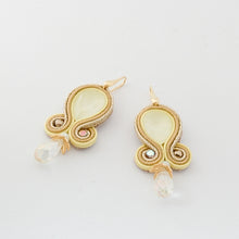 Carica l&#39;immagine nel visualizzatore di Gallery, EDEF. Orecchini con monachella YELLW BRIDE. Cristallo Swarovski, cristalli, soutache, monachella argento 925.