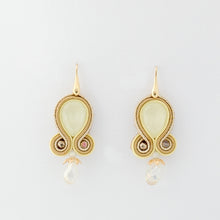 Carica l&#39;immagine nel visualizzatore di Gallery, EDEF. Orecchini con monachella YELLW BRIDE. Cristallo Swarovski, cristalli, soutache, monachella argento 925.