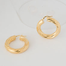 Carica l&#39;immagine nel visualizzatore di Gallery, Orecchini cerchio TWIST GOLD