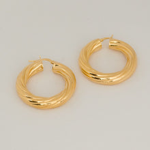 Carica l&#39;immagine nel visualizzatore di Gallery, Orecchini cerchio TWIST GOLD