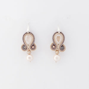 EDEF. Orecchini con monachella SOFT BRIDE: cristalli Swarovski, perla Swarovski, Perla cotone, cristalli, soutache, monachella argento 925