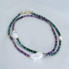 Carica l&#39;immagine nel visualizzatore di Gallery, Collana Big perla VIOLA/VERDE-BIANCO