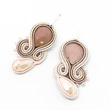 Carica l&#39;immagine nel visualizzatore di Gallery, EDEF. Orecchini con monachella LILAC PINK: opale rosa, cristalli, soutache, monachella argento 925