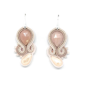 EDEF. Orecchini con monachella LILAC PINK: opale rosa, cristalli, soutache, monachella argento 925